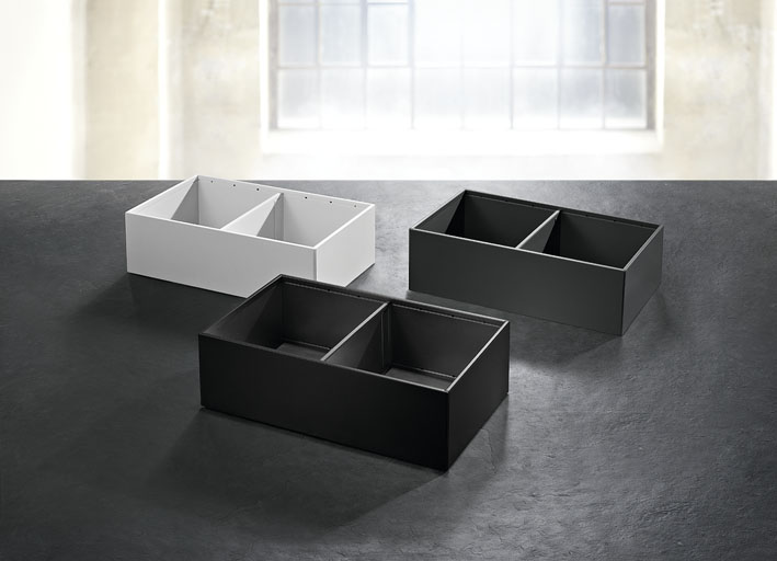ZC7F300RSU AMBIA-LINE FOR LEGRABOX TERRA BLACK MATT STEEL FRAME FOR HIGH FRONTED PULL-OUTS FOR NOMINAL LENGTH=270 MM AND ABOVE, WIDTH=242 MM, HEIGHT: 111 MM